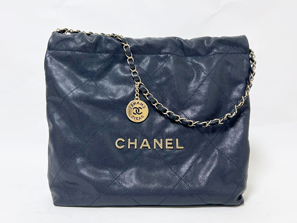CHANEL シャネル シャネル22 マトラッセ スモール ショルダーバッグ キャビアスキン グレインドカーフスキン ネイビー ポーチ チャーム付き シャンパンゴールド金具 ランダムプレート 美品【中古】