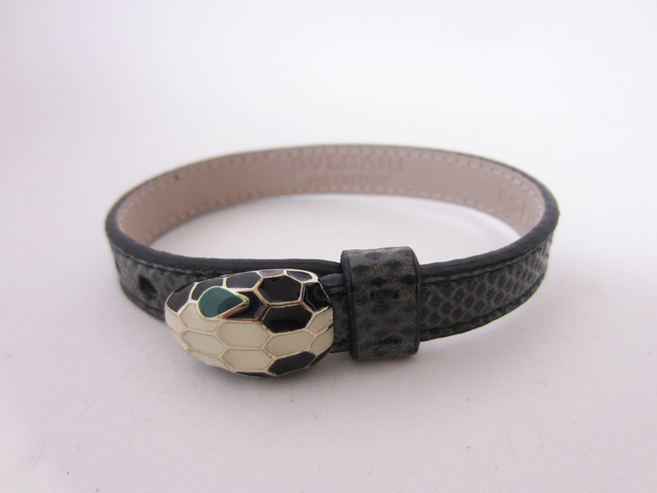 前任者 振る舞い 目の前の ブルガリ 蛇 ブレスレット Academix Jp