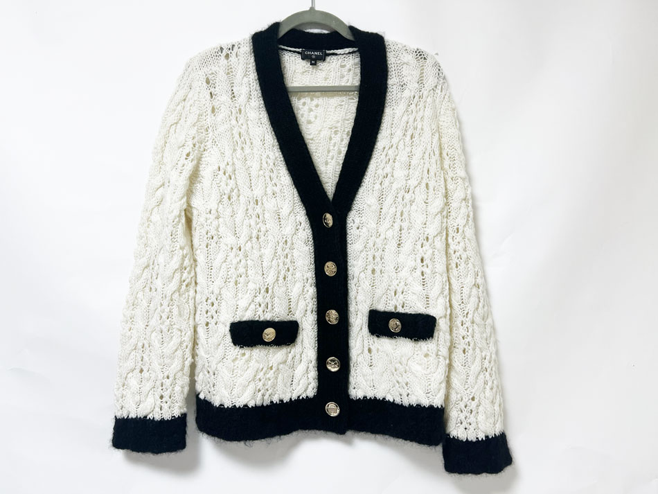 CHANEL シャネル カーディガン レディース トップス ウール モヘヤ ホワイト ブラック ゴールドボタン 2025/2026年秋冬 サイズ：36 P80186K11645 美品【中古】