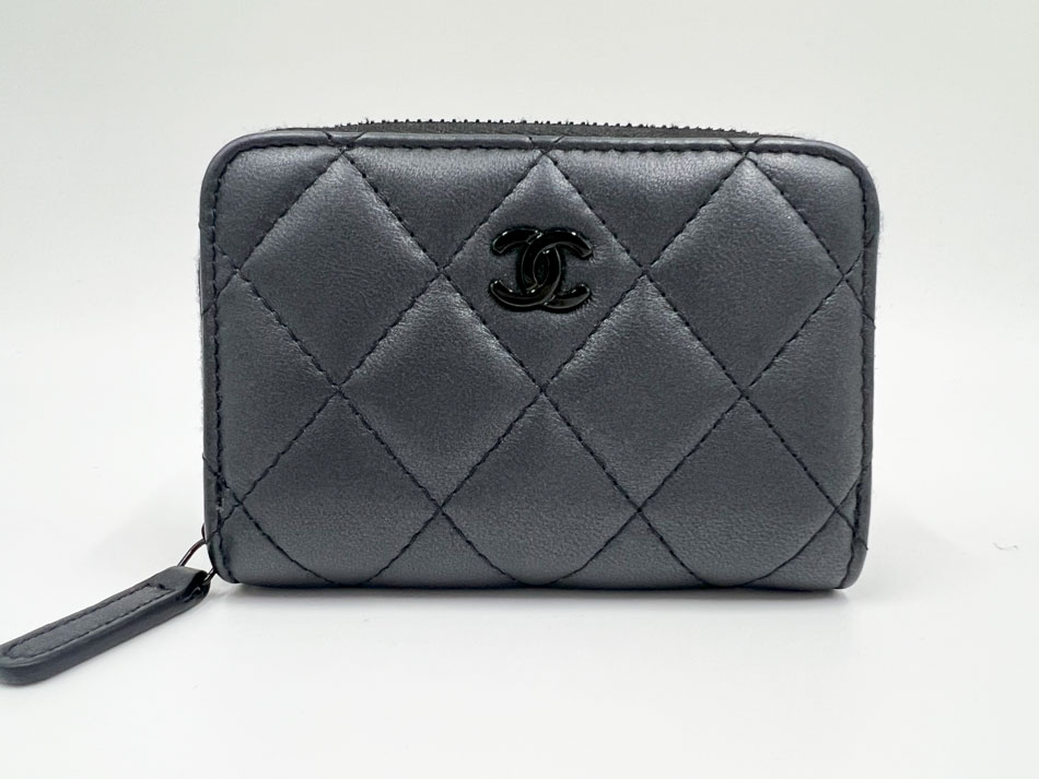 CHANEL シャネル マトラッセ コインケース 御釣り入れ  パウダーコンパクト札入れ 薄墨色黒いこと 子ヒツジ素はだ なめし革 オール黒いこと金具 AP0216 美品【中古】