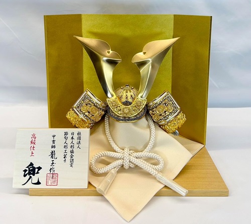 五月人形 兜 S802 金彩レッド 屏風 309 飾り台 32 白木 兜セット 五月人形 兜 S802 兜 三曲一双 金彩ゴールド 屏風 単品 H27x20 特注309