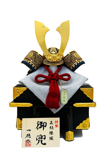 8号兜　丸桜兜　赤錆・縹糸縅　黒小札 五月人形　兜飾り　端午の節句　初節句　お祝い　誕生祝い　プレゼント　こどもの日　海外へのお土産　こだわりの兜　日本文化　日本伝統　日本土産　総角結び　お守り　魔除け　鎧兜　菖蒲の節句