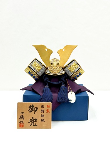 5号兜 大和兜 金小札 紺裾濃縅 九鼎大呂\u003cBR\u003eパウダーコンパクト兜 五月あやつり人形 兜飾りつけ 兜 かぶと 端午の節句 こどもの日 初節句 祝い事 差し上げ物 差し上げ物 パウダーコンパクト こだわりの兜 魔除け 魔除け 表徴 日本言い慣わし 日本差し上げ物 日本文明