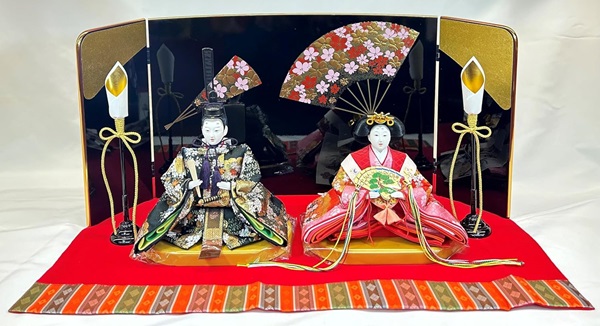 雛人形 親王飾り 平飾り A 扇 平飾り　雛人形　ひな人形　雛祭り　ひな祭り　日本土産　お雛様　初節句　お祝い ギフト　プレゼント　桃の節句　節句飾り　魔除け　お守り　日本伝統　日本文化　扇　末広がり