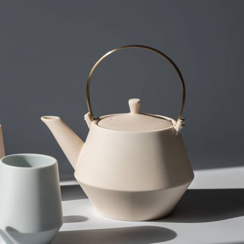 晋山窯ヤマツ Frustum 土瓶 素焼釉 (真鍮ツル)[茶こし付き1] 日本製 美濃焼 和食器