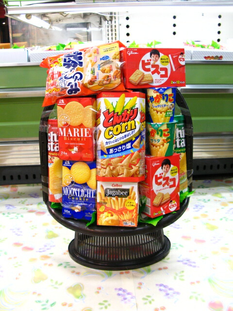 お菓子かご　おかしかご　お菓子もりかご<br>御供え　法事　ご霊前　法要　お葬式　通夜<br>【楽ギフ_包装選択】<br>【楽ギフ_のし宛書】<br>【楽ギフ_メッセ入力】水果 fruit<br>送料無料　あす楽