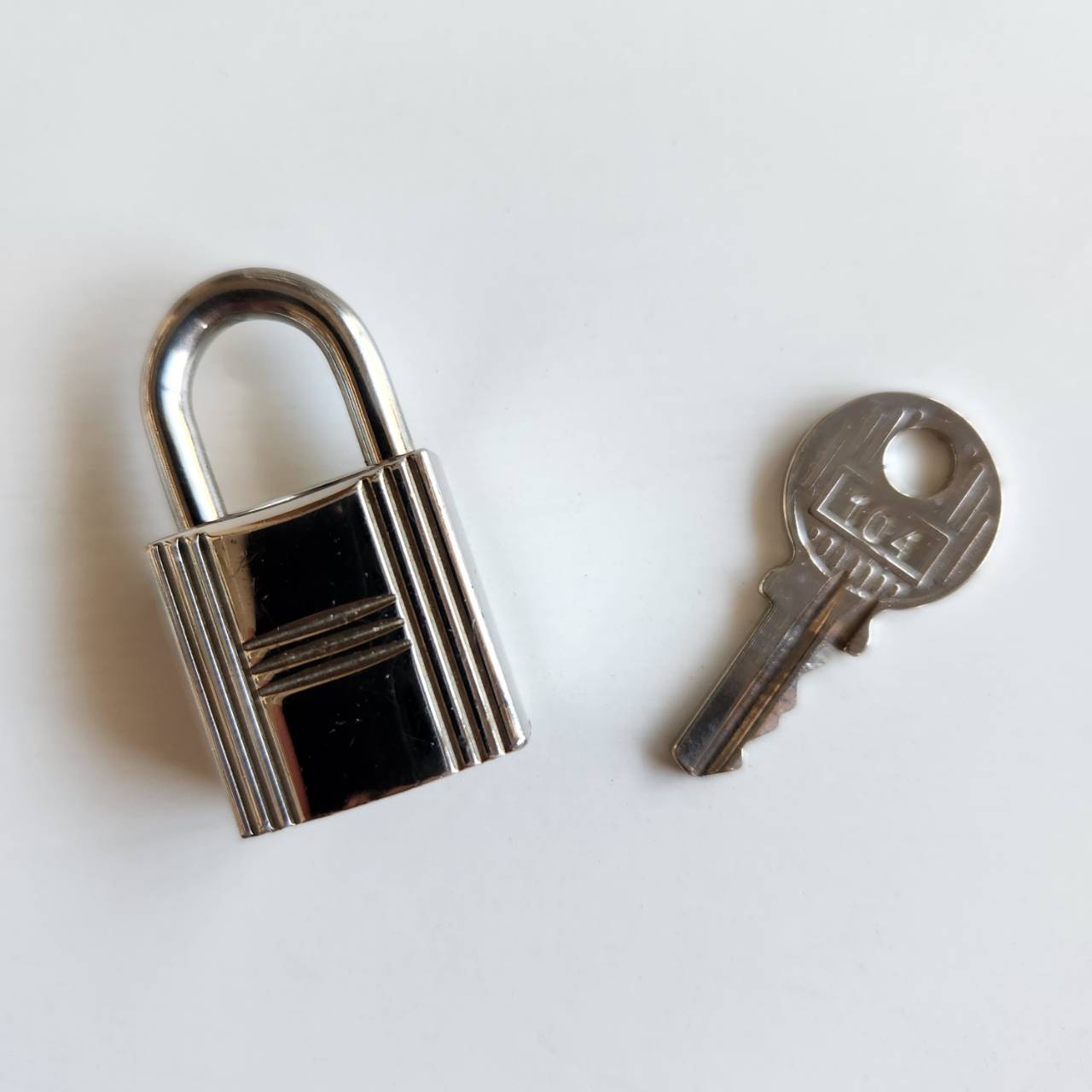 HERMES エルメス カギ　シルバー　正規品 HERMES - 本物 超美品 エルメス 純正品 シルバー カデナ
