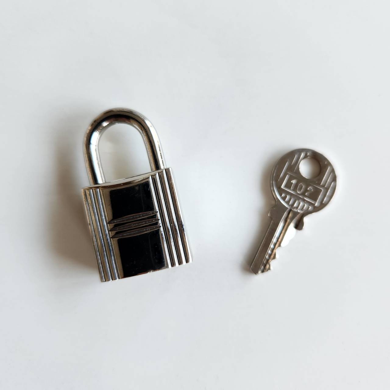 【美品】エルメス K24ゴールドメッキ パドロック カデナ リペア品 111番 美品】エルメス K24ゴールドメッキ パドロック カデナ リペア品