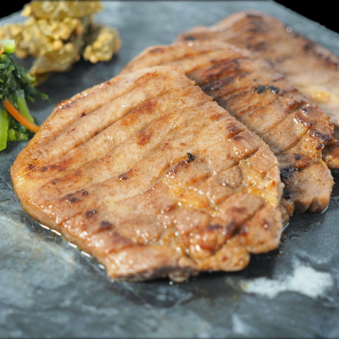 厚切り 熟成 仙台名物 特上 厚さが選べる 1kg(200g&times;5) 塩味 スライス 牛たん 牛肉 焼肉 ギフト 贈り物 お祝い 送料無料 お歳暮 お中元 手仕込み｜やっぱり東北　店