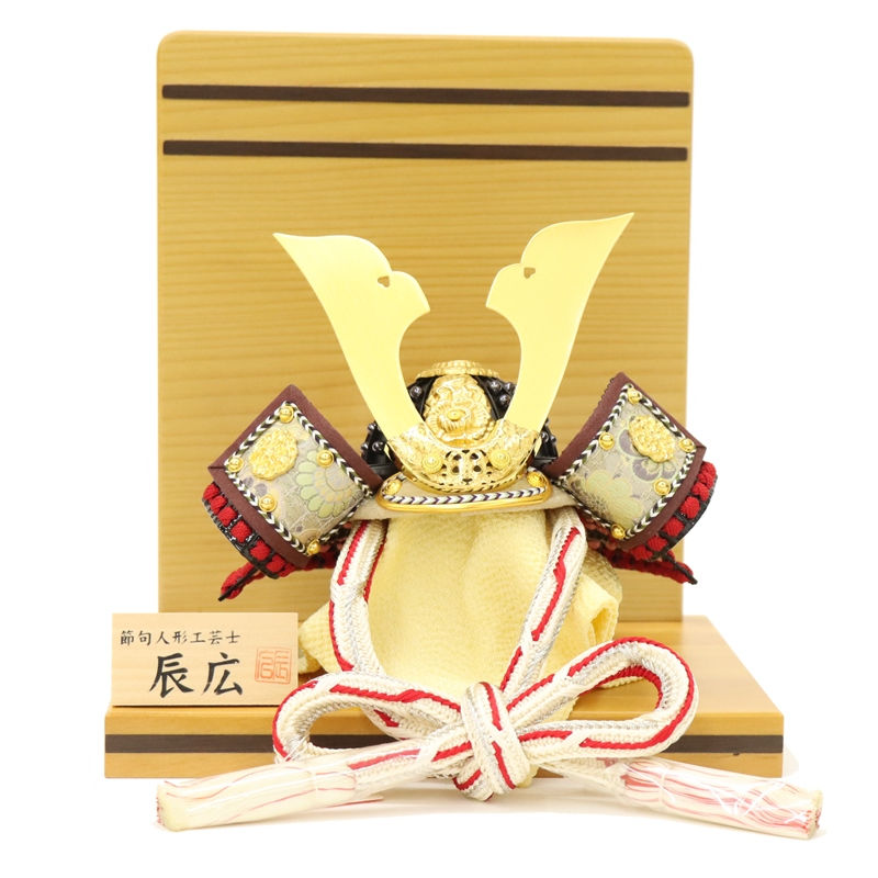 五月あやつり人形 兜飾りつけ平飾 辰広作 1/6号 結翔 赤いこと・金 衝立書き割り 2025-tb104 幅22珊   端午の節句 節句 祝賀会 室内装飾