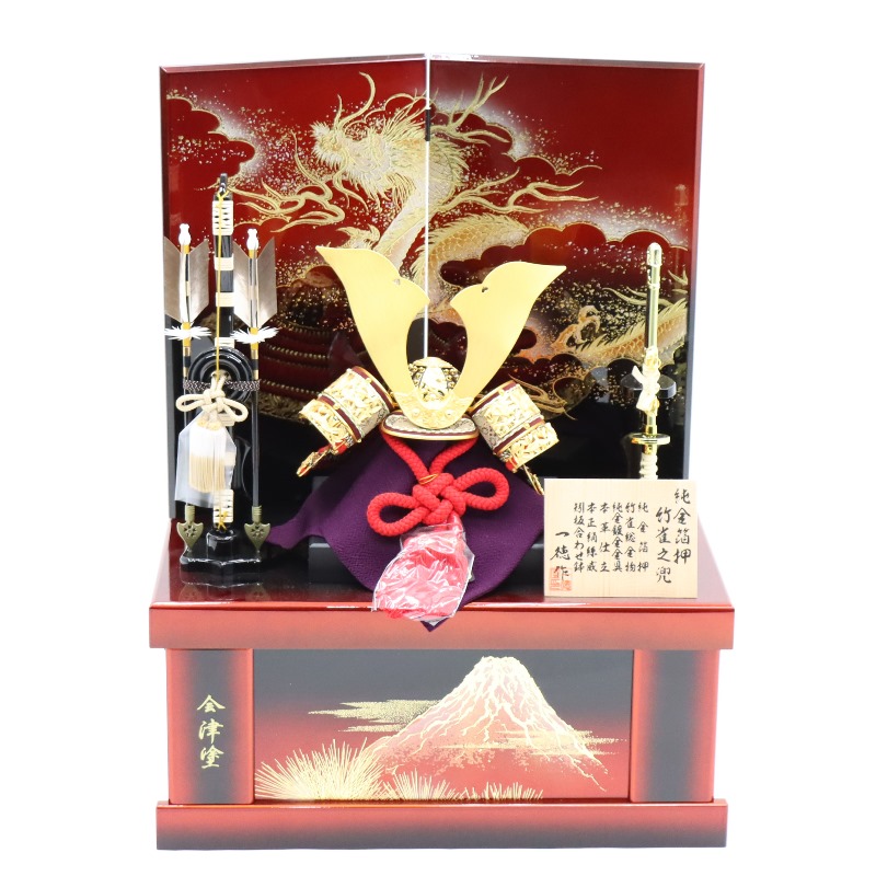 五月あやつり人形 兜 納める飾りつけ 一徳作 10号 竹雀之兜 幅50珊 竹雀金具 会津塗 金彩昇竜屏風 正絹赤絲縅 金小札 納める型 端午の節句 節句 祝賀会 室内装飾