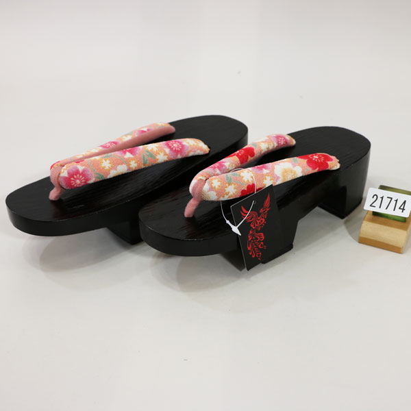 楽天市場】草履 ヒール高 踵2段 稔じ菊刺繍鼻緒 フリーサイズ 適合足  