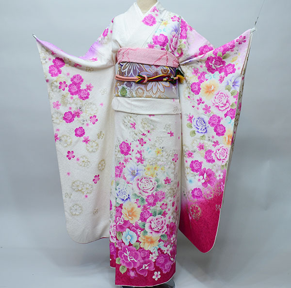 振袖 お召しもの フルセット 正絹 百花繚乱 花刺しゅう ラメ入り口・入口 白×サクラ色 小物まで20点一揃い全て揃う 7昼日なか賃借  成年者式 御芽出度 結納にどうぞ（株）安田屋【賃借】R34661