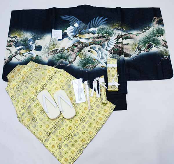 七五三 五歳 5歳 五才 5才 男児 男の子 羽織袴フルセット 着物 金刺繍 黒地 鷹 袴変更可能 祝着 新品(株)安田屋 NO37131|安田屋呉服店