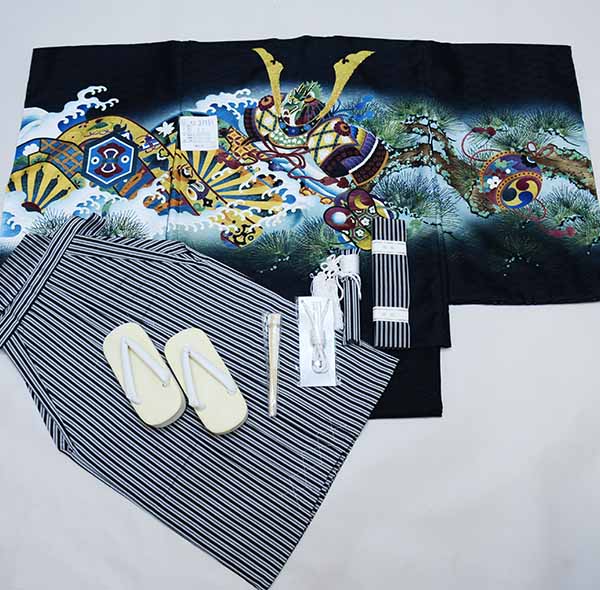 七五三 五歳 5歳 五才 5才 男児 男の子 羽織袴フルセット 着物 金刺繍 黒地 兜 お仕立て無料 袴変更可能 祝着 新品（株）安田屋 NO37151