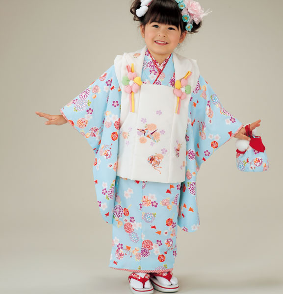 七五三 3才 3歳 三才 御嬢さん 御姉さん 三歳 厚地の外套 祝着 お召しものフルセット リョウコ・キクチR.KIKUCHI 水色×白いこと 半衿足袋付き添い人 お仕立てもの無料 新品（株）安田屋 NO20867