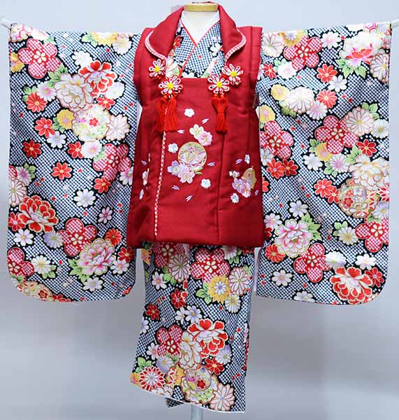 七五三 三歳 御嬢さん 厚地の外套お召しものフルセット 厚地の外套に刺しゅう入り口・入口 伊達襟付き添い人 合繊 祝着 三才 3才 3歳 御姉さん お仕立てもの無料 新品（株）安田屋 NO37675