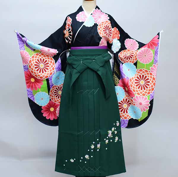 二尺袖 御召しもの 袴フルセット From KYOTO 御召しもの丈は着付けし分かりやすい遊撃手丈 黒地 袴うつり変わり能力のある 卒式に 新品（株）安田屋 NO35840