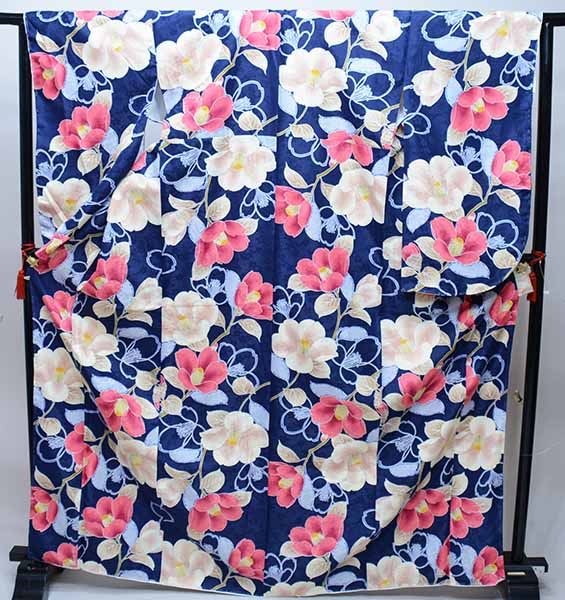 二尺袖御召しもの 単品 仕立てもの売り上げ高 綸子地 合繊 椿 紺地 卒式 新品（株）安田屋 NO35438-03