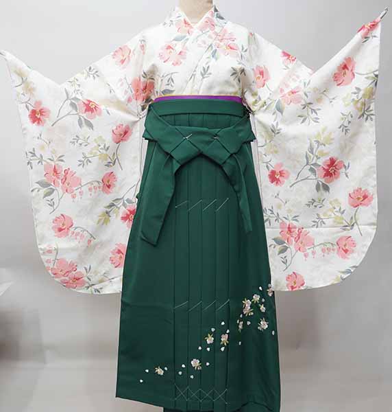 二尺袖 御召しもの 袴フルセット 御召しもの丈は遊撃手丈 象牙色 くすみ色つや 袴色うつり変わり能力のある 卒式に 新品（株）安田屋 NO41059