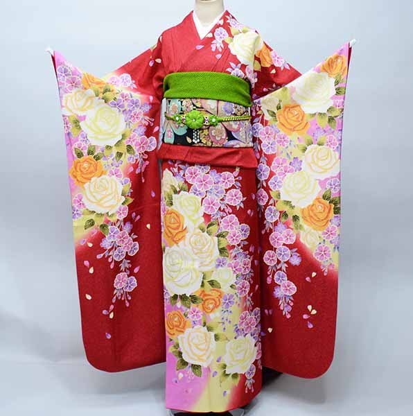 振袖 お召しもの フルセット 正絹 百花繚乱 ラメ 薔薇刺しゅう エンジに人なつかしい赤 小物まで20点一揃い全て揃う 7昼日なか賃借  成年者式 御芽出度 結納にどうぞ（株）安田屋【賃借】R35965