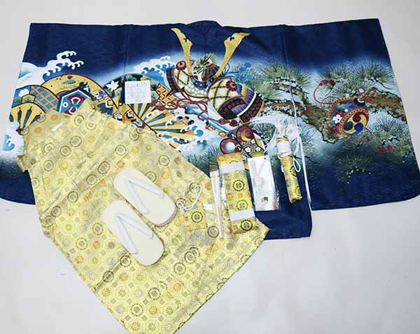 七五三 五歳 男児 着物 羽織袴フルセット 金刺繍 紺地 兜 綸子地 紋袴 5歳 五才 5才 男の子 祝着 袴変更可能 新品(株)安田屋 NO41779|安田屋呉服店