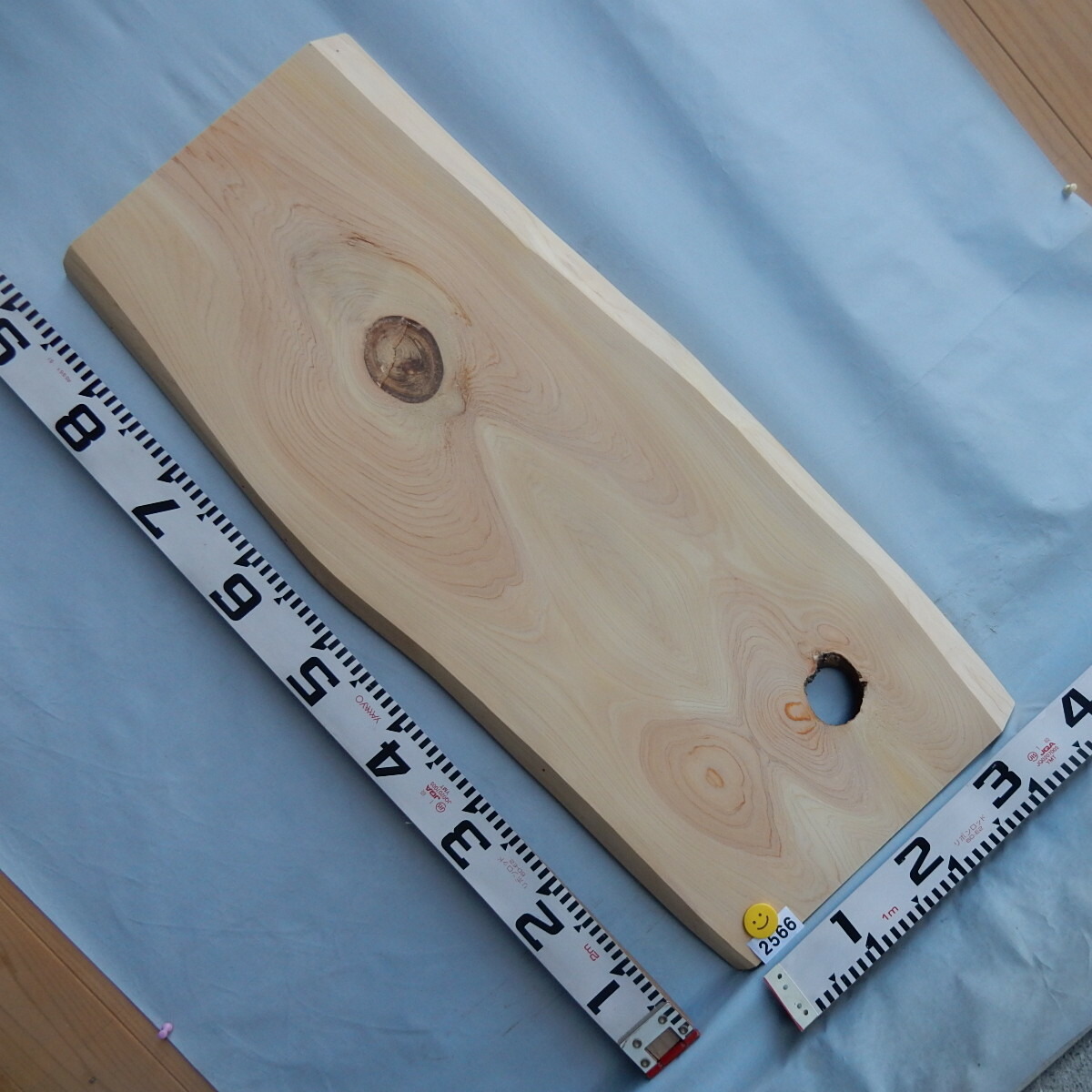 翌桧 あすなろ 一枚板 2566 長さ90cm 幅27cm～31cm 厚み3.3cm 天板 テーブル カウンター 耳付き 木材 銘木 天然木 無垢 素材 板 棚【送料無料♪】≪通常商品≫