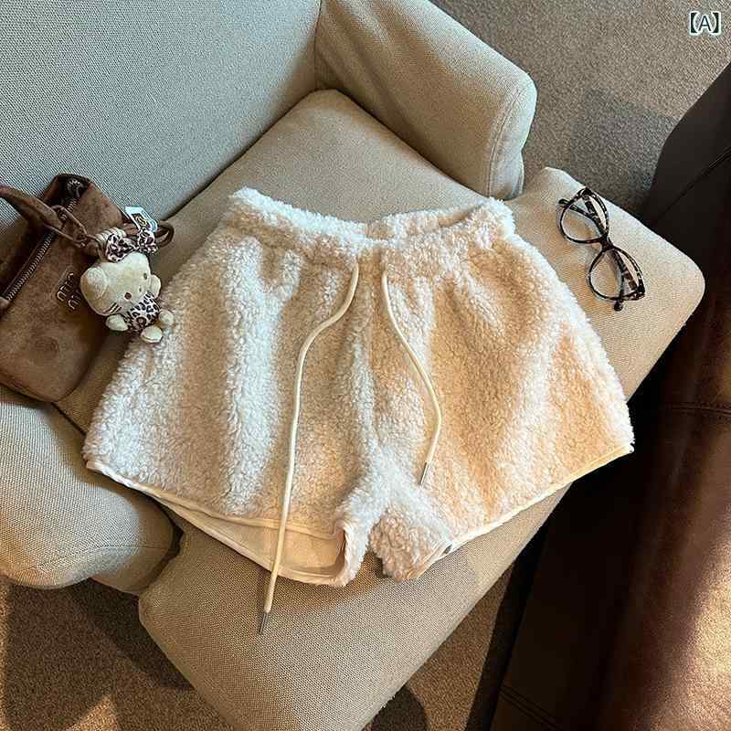 ショートパンツ キュロットパンツ 短パン 厚手 起毛 暖かい 腰を 緩めて 縄を 引く 羊の小 毛の 半 ズボンの レデイース 冬 新型の 保温の 外は カジュアル 熱い ズボンを 着て ゆったりしています。