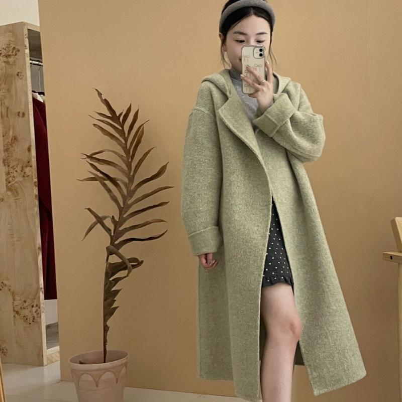 コート レディース フード付き ロング丈 ウール素材 厚手 ゆったりシルエット レトロ 秋冬 保温性 ポンポン装飾 羊毛混 フィット アウター ビンテージ風|やすらぎマーケット