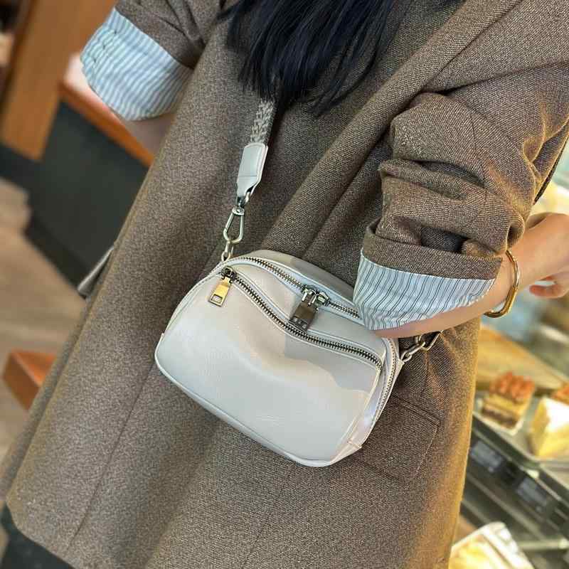 レディース ミニ ショルダーバッグ 革 斜めがけ ユニーク 高級感 コーディネート しやすい 普段使い 軽量 形状 ブラック ピンク系