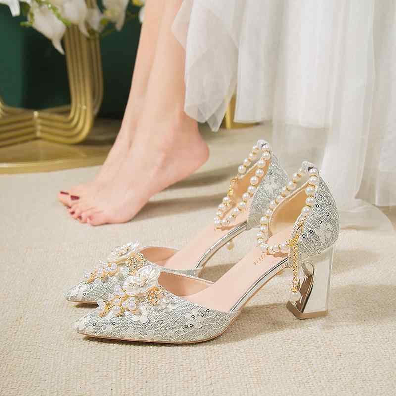 ウェディングシューズ 女性用 ハイヒール パンプス リボン 紐 ビーズ 装飾 新婦 敬酒用 チャイナドレス 両用 疲れにくい 快適 結婚式 フォーマル 足元 負担軽減 スタイリッシュ