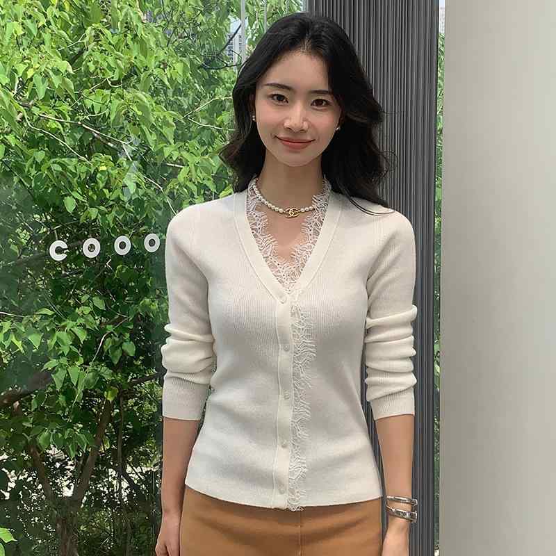 カーディガン カシミヤ 羊毛 レディース Vネック 長袖 羽織り レース 縁取り 高級感 保温性 肌触り トップス セーター 前開き 暖かい 防寒 冷え対策 軽い 柔らかい なめらか チクチクしない 通勤 デイリー オフィス きれいめ 秋冬 重ね着 着痩｜やすらぎマーケット