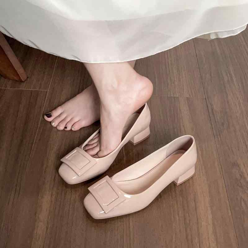 レディース 夏 パンプス スクエアトゥ チャンキーヒール スクエアバックル ベージュ エレガント ソフトスタイル 女性用 軽量 通勤 普段使い