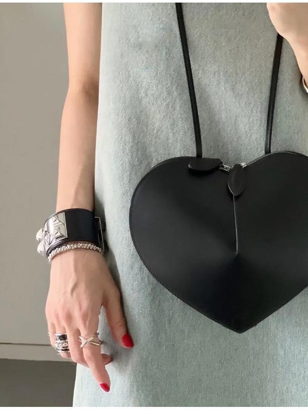 お上さん用 ハート型型 ショルダーバッグ スマホポーチ 口金状ぶくろ御徒面子 曲がった掛け ミニ鞄 御前上等感 特殊 普段使い走り 軽さ むすび付けるなめし革 パウダーコンパクト 黒いこと サクラ色系