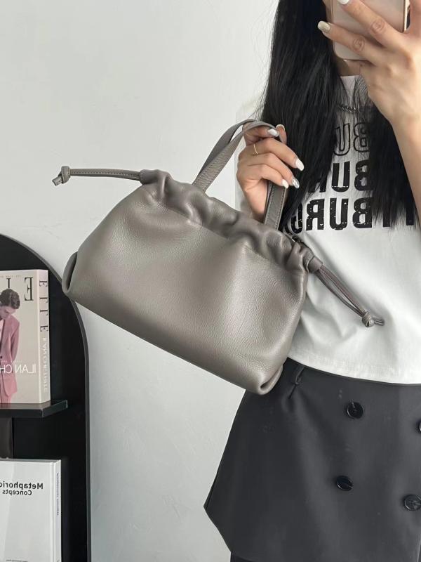 御徒面子 レディース 革 ハンドバック 雲型 ドローストリング 井戸釣瓶御徒面子 筋目 ホンブルグ帽なめし革 ショルダーバッグ 鞄 普段使い走り パステル色の 軽さ 日常表現スタイル