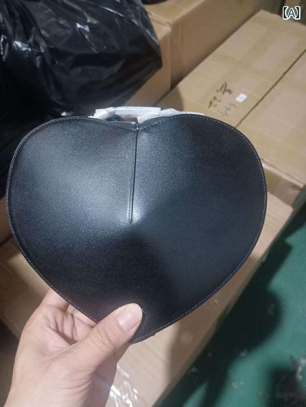 レディース ハート型ミニショルダーバッグ 斜めがけ 高級感 性 コンパクト スタイリッシュ