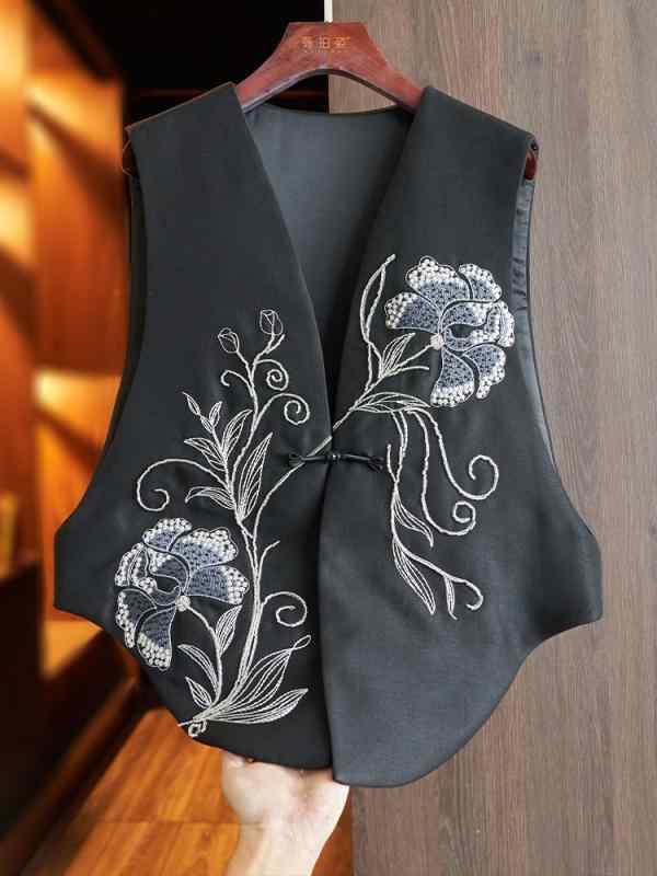 ベスト レディース 刺繍 チャイナ風 ブラック 羽織り きれいめ カジュアル シンプル スタンダード ベーシック 重ね着 おしゃれ ノースリーブ 大人 上品 コーデ 定番 普段使い 立ち襟 前開き