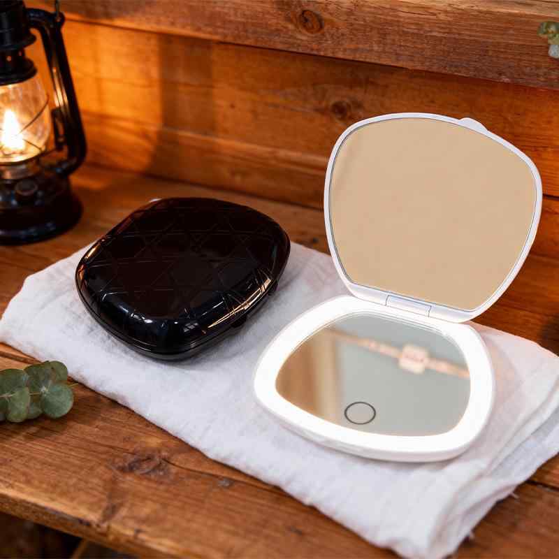 化粧鏡 ライト付きコンパクトミラー 貝殻型折りたたみ二面鏡 充電式持ち運びミニサイズ 手鏡メイク直し 外出鏡 卓上鏡携帯用シンプルベーシック定番スタンダードカジュアルナチュラル｜やすらぎマーケット 107,490円