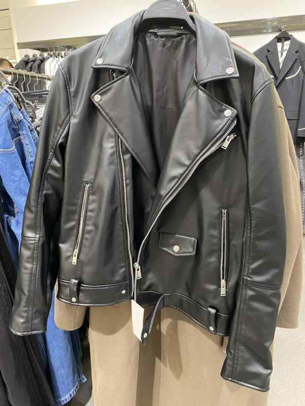 なめし革上衣 メンズ フェイクレザー ライダースジャケット シングル 着回し 高見せかけ ライトアウター 上衣 町 立ち襟 秋服 冬服 成人男性服 厚地の外套 はおりもの 普段使い走り 表どおり 自動二輪車御召しもの バイ鉄道車両 合皮 無地 前掛け か細い