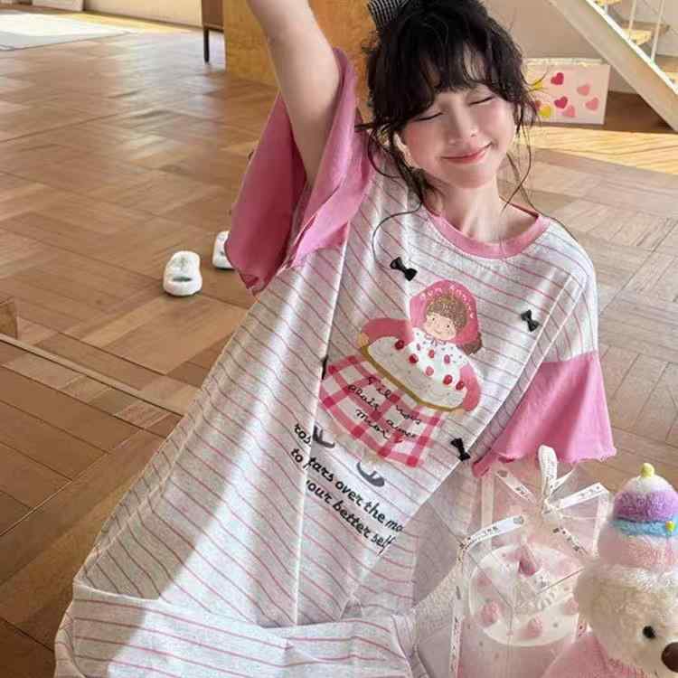 キッズパジャマ 女の子 半袖 ワンピース ルームウェア 夏 ストライプ フリル袖 膝丈 涼感素材 ゆったり設計 通気性抜群 洗濯に強い 部屋着 お泊り会 誕生日プレゼント 姉妹お揃い 普段使い 乾きやすい パジャマパーティ 女児 幼児 小学生 ギフト
