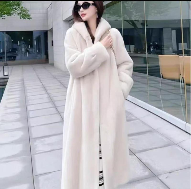 フェイクファーコート レディース ロング丈 フード付き 厚手 タッチ 防寒対策 高見え オーバーサイズ 冬服 お出かけ きれいめシルエット 上品な質感 保温性重視 ロングアウター 体型カバー 膝下丈 羽織り 重厚感のある仕上がり シャギー素材 大人
