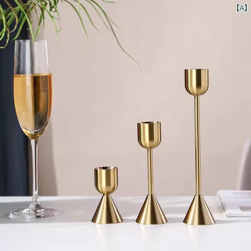 キャンドルホルダー 北欧 金属製 燭台 スタンド アンティーク 銅色 インテリア 雑貨 結婚式 ウェディング パーティー デコレーション 卓上 玄関 寝室 オブジェ おしゃれ 高級感 贈り物 モダン リビング 真鍮風 飾り台 演出 店舗
