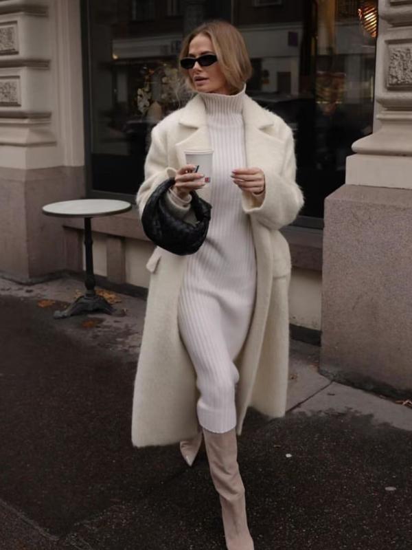 ロング厚地の外套 レディース チェスターコート ロング丈 アウター 膝下 襟付き添い人 ゆったり 無地 防寒 通い 執務室 心地よい 秋冬 秋服 冬服 生あたたかい 裏地あり 気が大きい大きさ テーラードコート 分かりやすい 厚地の外套 羽織り