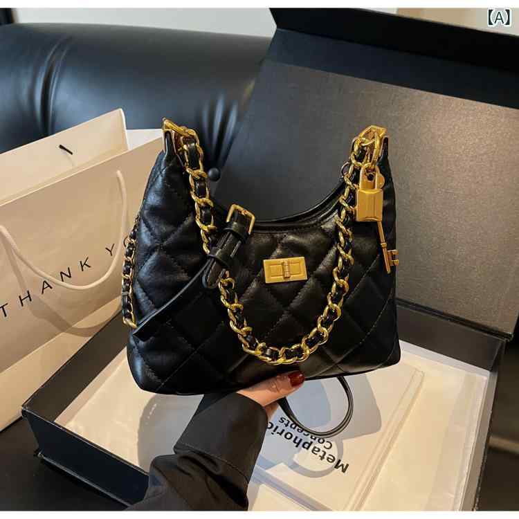 ショルダーバッグ レディース キルティング チェーンバッグ ワンショルダー 肩掛け 斜めがけ 軽量 かばん 鞄 通勤 通学 フォーマル 結婚式 お呼ばれ 二次会 パーティー 披露宴 レザー 合成皮革 マチ広 収納 大容量 おしゃれ シック シンプル