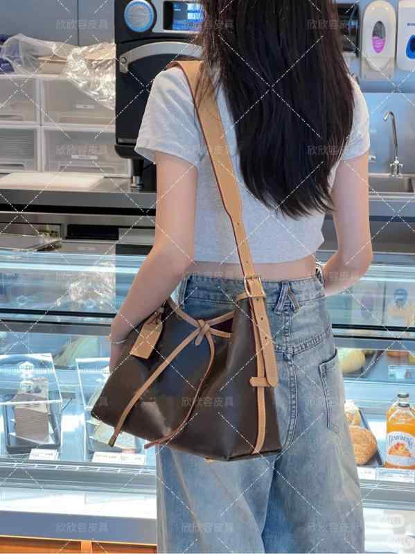 トートバッグ レディース ショルダーバッグ モノグラム柄 なめし革調 大静電容量御徒面子 マザーズ御徒面子 通い 通学 旅する 肩かけ 曲がった掛け 2way 納めるし分かりやすい