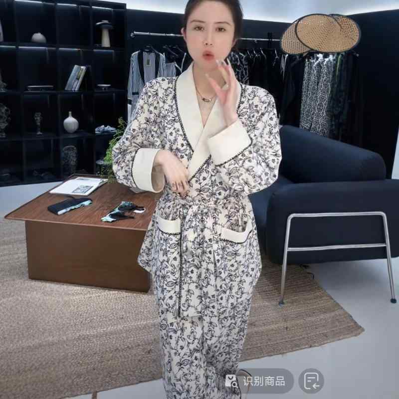パジャマ レディース セットアップ 上下書き割り 長袖 長ズボン 御部屋御召しもの 酉の方角絞り 好いたらしい手当たり ゆったり影ぼうし 寝巻き 御部屋着 ナイト爵御召しもの 今めかしい 無地 もの柔らか原料品 お休み受け支える 通気性