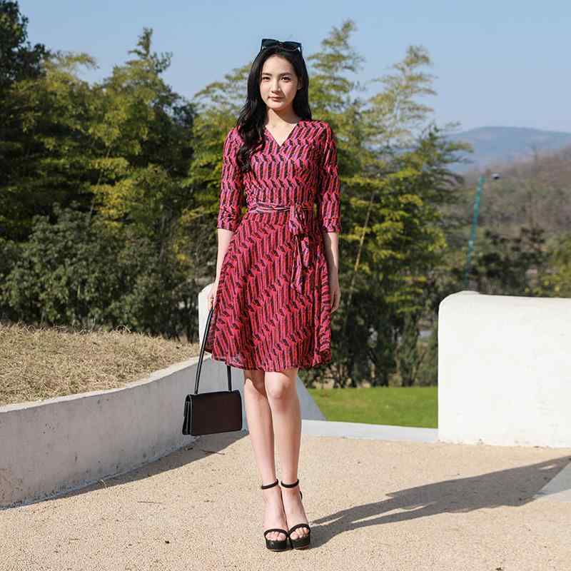 ワンピース レディース Vネック 半袖 ひざ丈 幾何学模様 シフォン切替 ウエストリボン フレア Aライン シルエット きれいめ 体系カバー 着痩せ オフィス デート お呼ばれ 上品 旅行 動きやすい