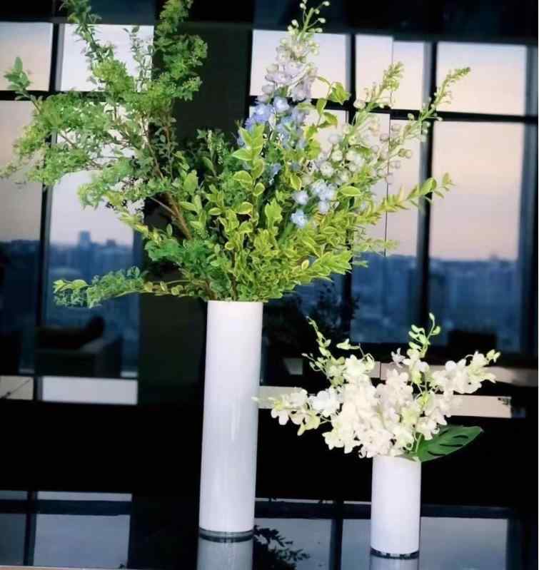 花瓶 ガラス 直筒 フラワーベース クリア 透明 シンプル おしゃれ 北欧 卓上 花器 生花 ドライフラワー アレンジメント インテリア 雑貨 飾り付け 高級感 ホテル 会場 装飾 ディスプレイ 安定感 使いやすい