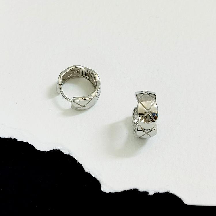 フープピアス シルバー925 ピアス フープ 菱形 小ぶり キャッチレス シルバー シンプル 上品 華やか 大人 オフィス 通勤 デイリー 普段使い アクセサリー ジュエリー キルティング風 エレガント ギフト プレゼント きれいめ 結婚式 二次｜やすらぎマーケット