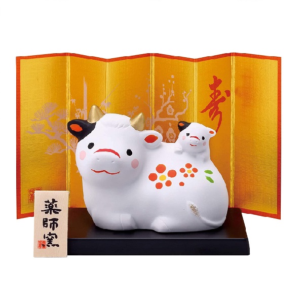 楽天市場】【開運干支置物】開運錦彩招福丑 俵持ち牛（うし）の置物